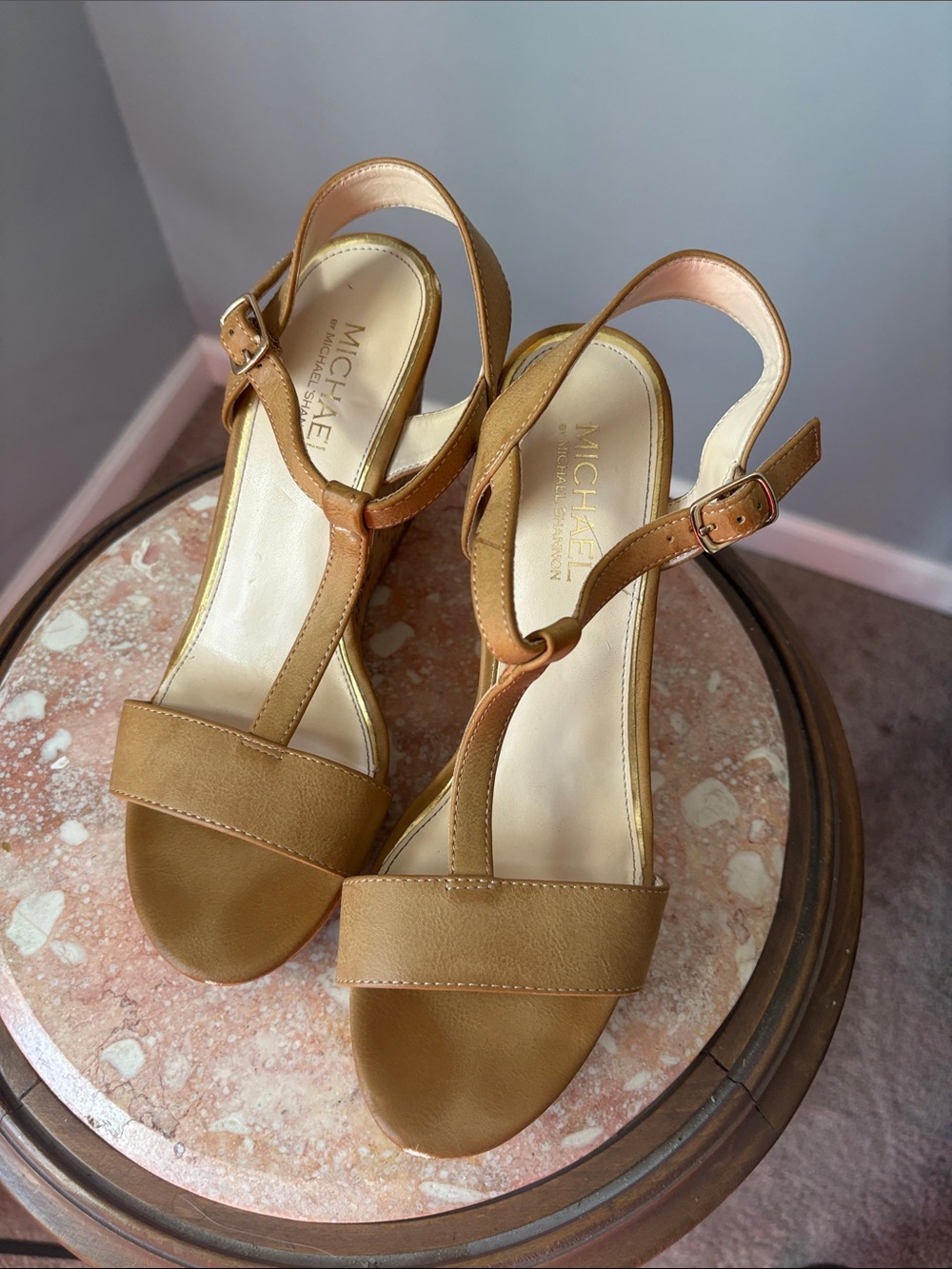 SZ 10 Michael Kors Tan T-Strap Leather Sandal Heels